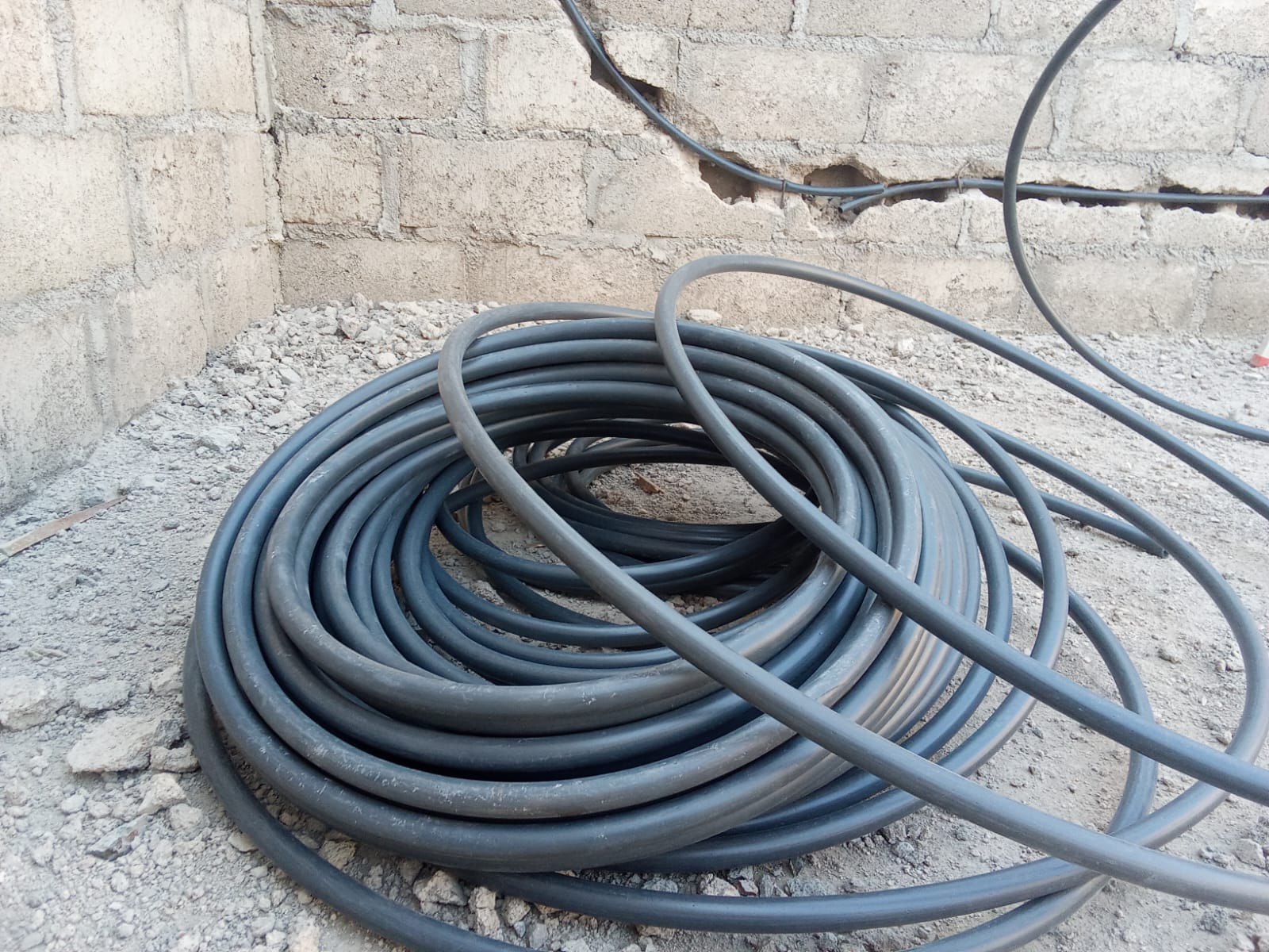 Cabo eléctrico preparado para instalação